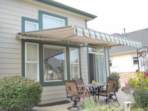 retractable rolling awnings